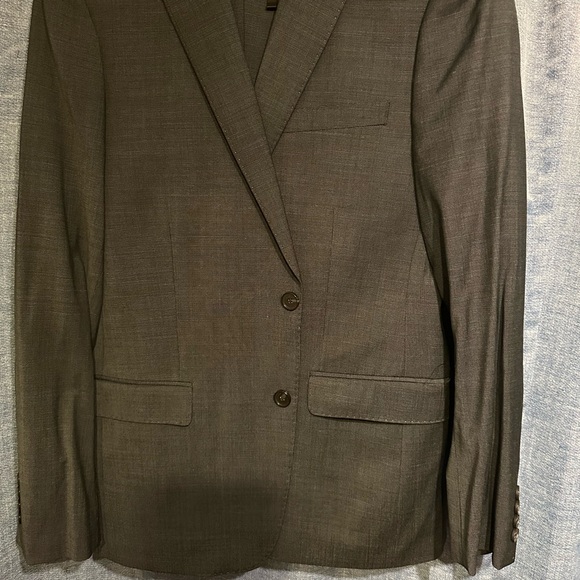 Calvin Klein 2 pieces suit Size 42R. pants size 36. Price 120$ - Picture 2 of 3